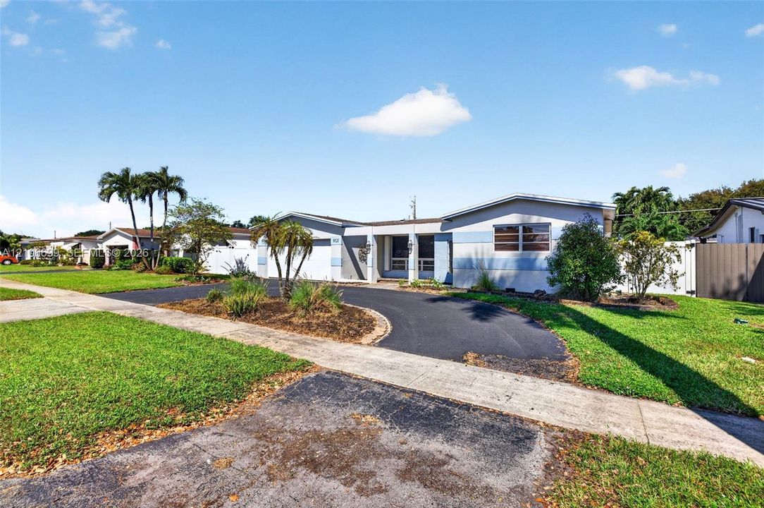 For Sale: $650,000 (3 beds, 2 baths, 1762 Square Feet)