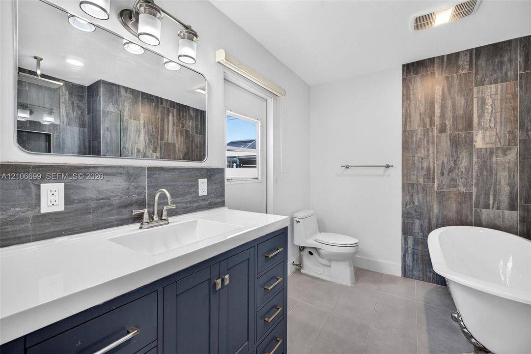 For Sale: $650,000 (3 beds, 2 baths, 1762 Square Feet)