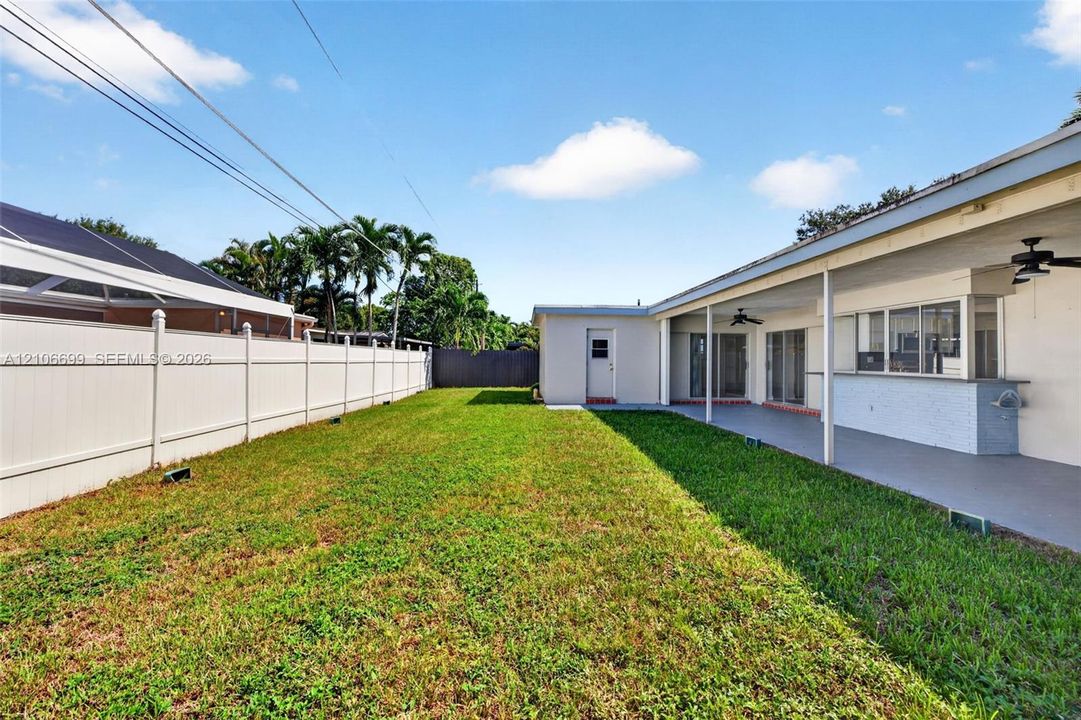 For Sale: $650,000 (3 beds, 2 baths, 1762 Square Feet)