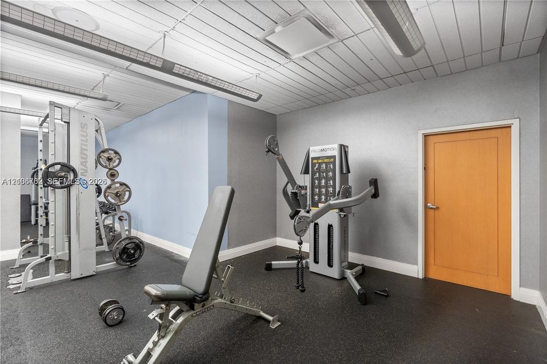 For Sale: $355,000 (1 beds, 1 baths, 789 Square Feet)
