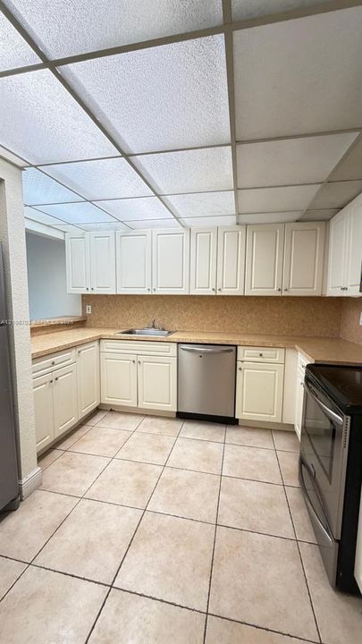 В аренду: $2,100 (2 спален, 1 ванн, 1035 Квадратных фут)