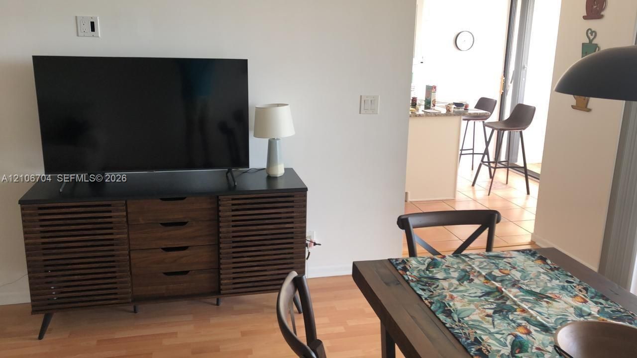 For Rent: $3,200 (2 beds, 2 baths, 1415 Square Feet)