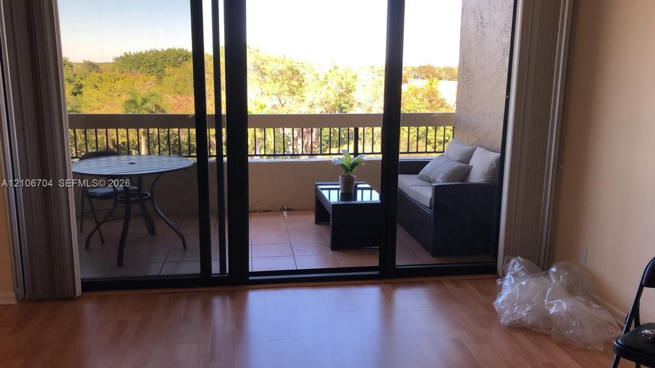 For Rent: $3,200 (2 beds, 2 baths, 1415 Square Feet)