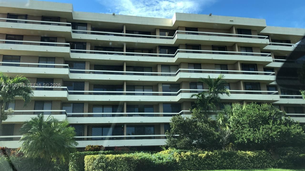 For Rent: $3,200 (2 beds, 2 baths, 1415 Square Feet)