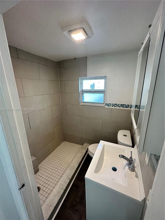 For Rent: $2,750 (3 beds, 1 baths, 4055 Square Feet)