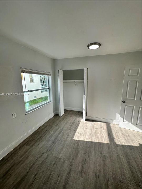 For Rent: $2,750 (3 beds, 1 baths, 4055 Square Feet)