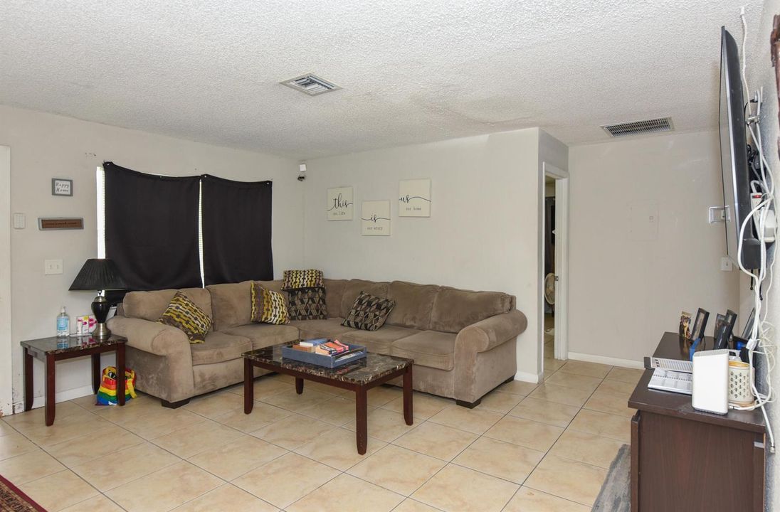 4218 Kirk Rd_Pamela Silverman_31