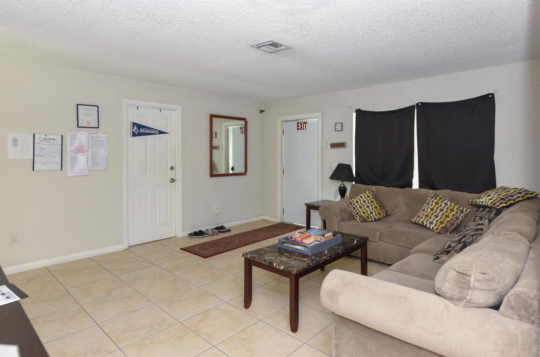 4218 Kirk Rd_Pamela Silverman_30