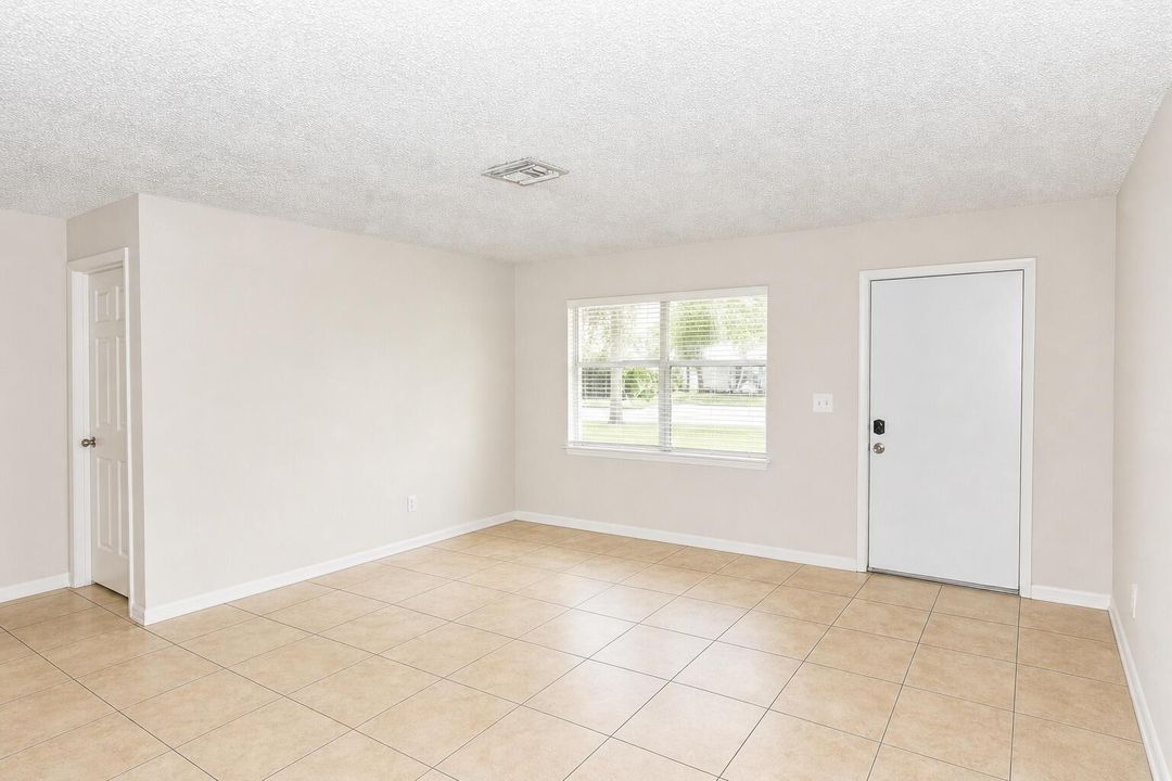 Livingroom2