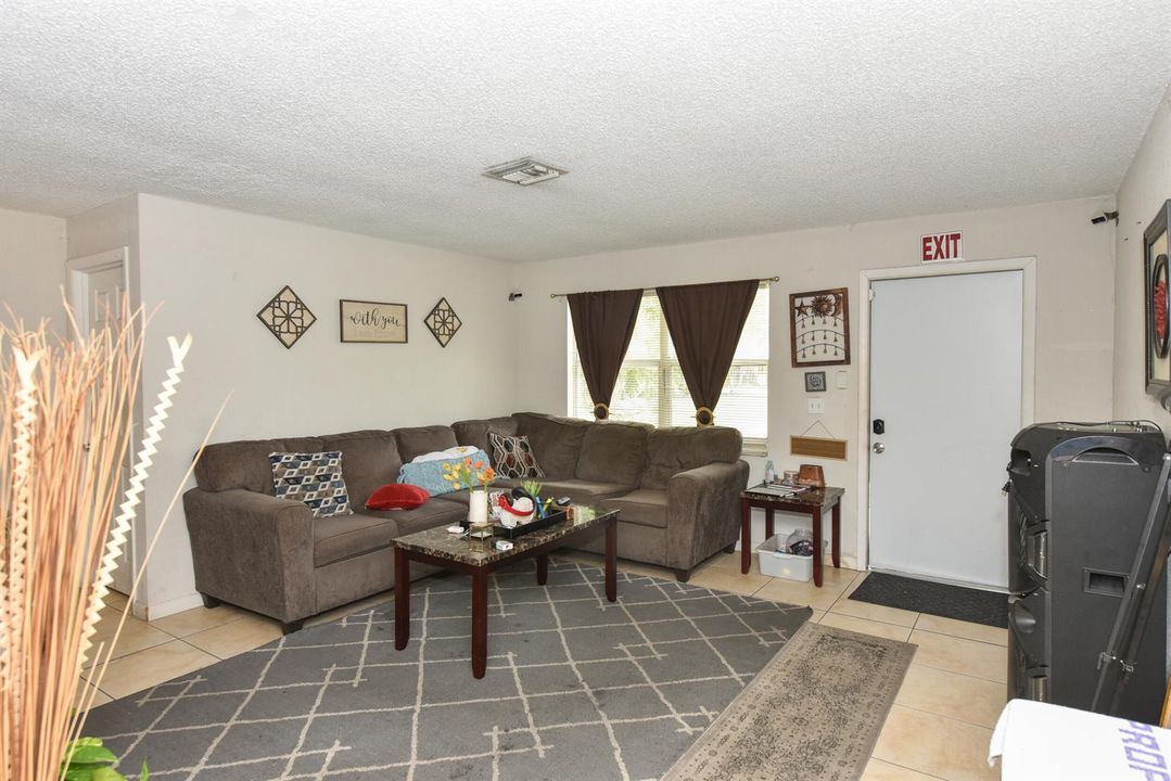 4218 Kirk Rd_Pamela Silverman_25