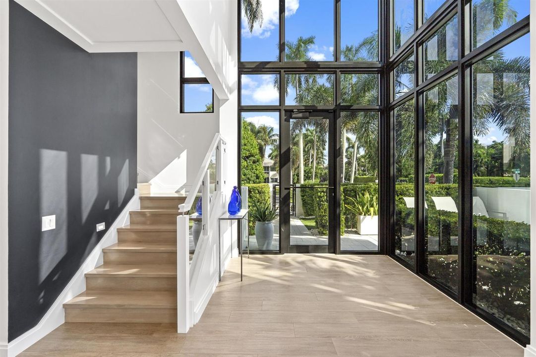 2 Story Foyer Atrium