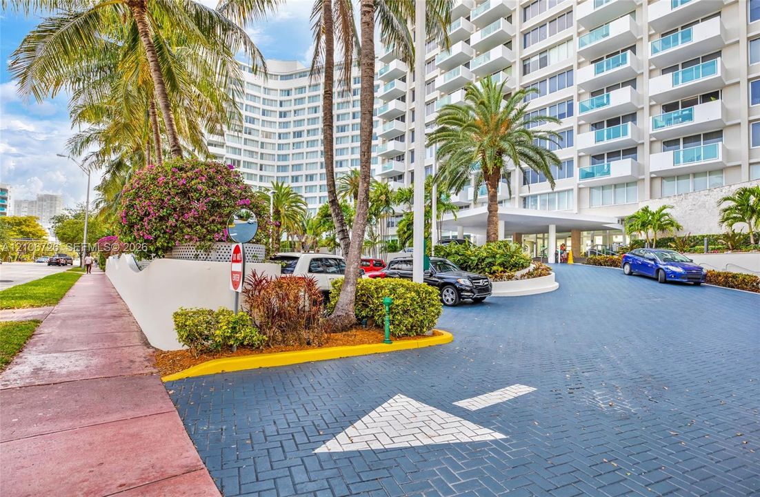 For Rent: $3,900 (1 beds, 1 baths, 994 Square Feet)
