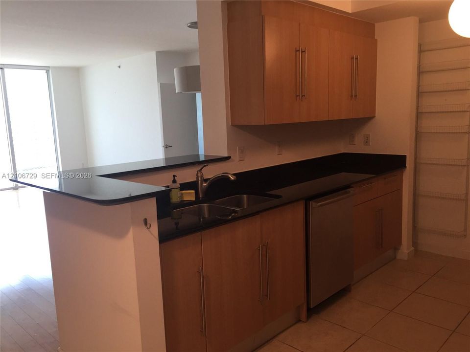 В аренду: $4,200 (2 спален, 2 ванн, 1227 Квадратных фут)