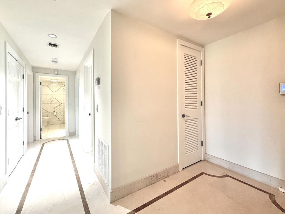 08 Foyer2