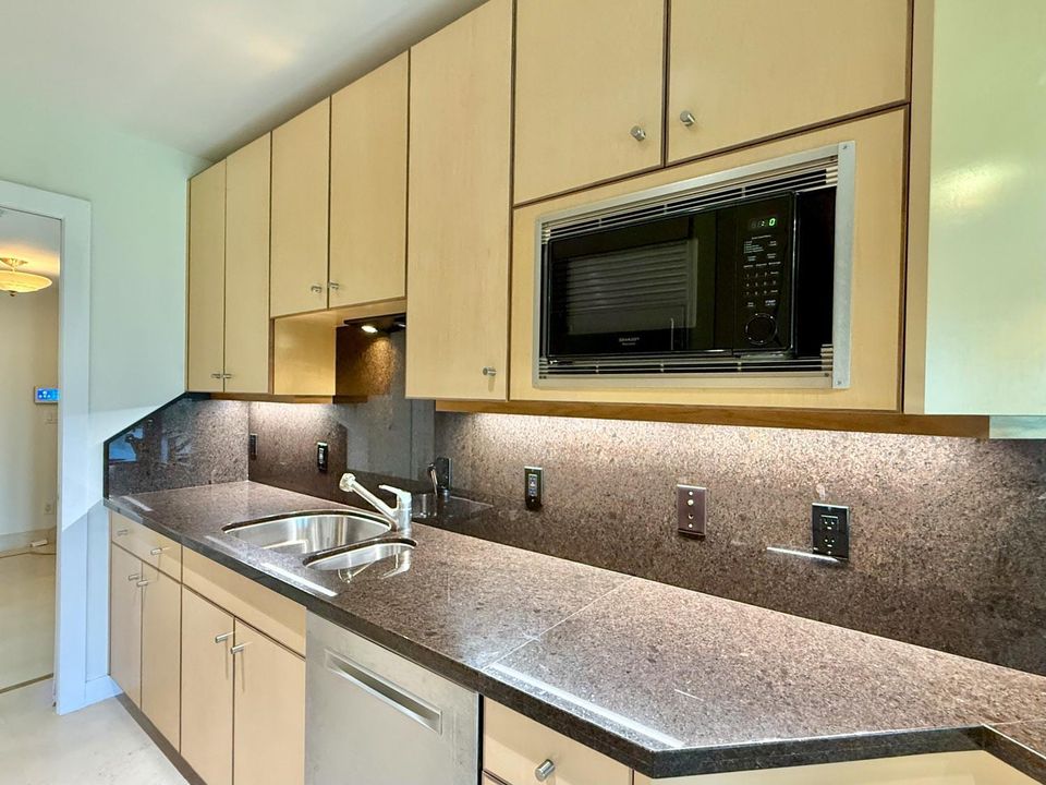 16 Kitchen2