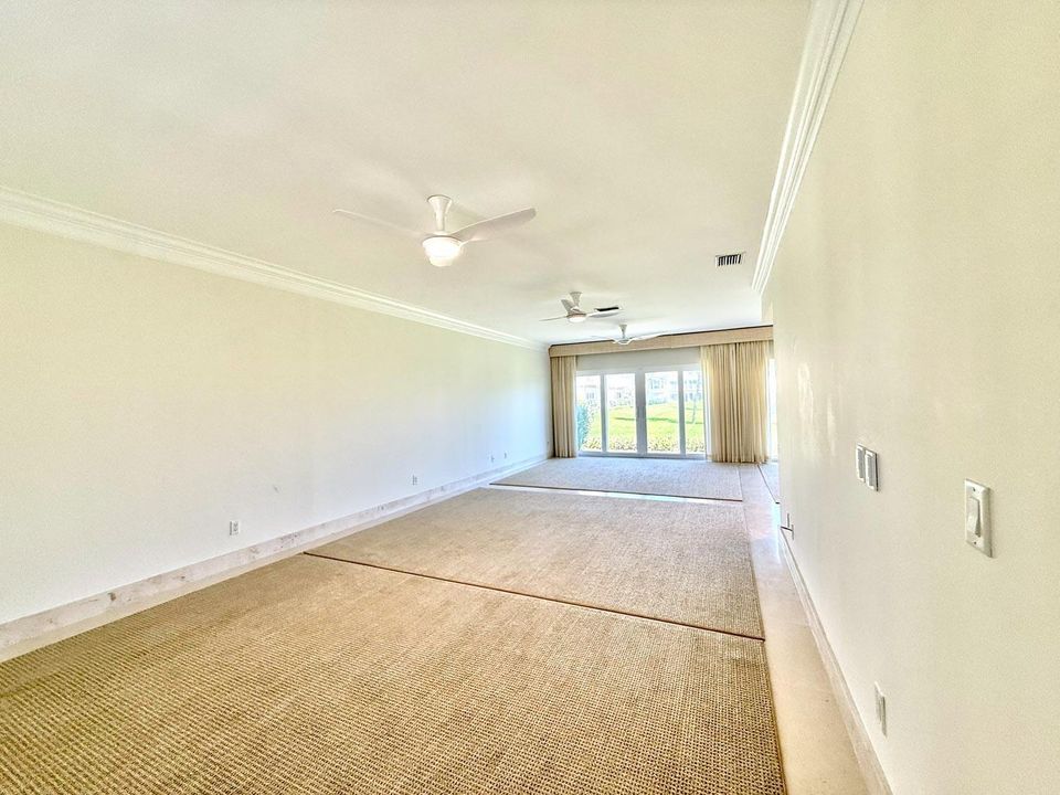 13 Interior5
