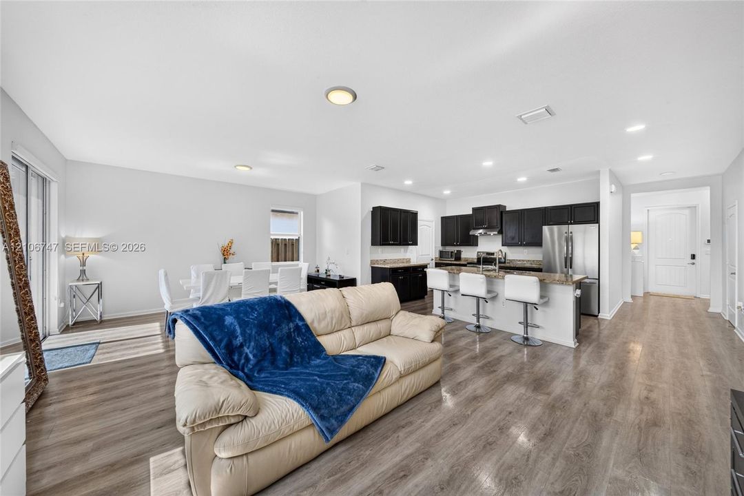 For Sale: $635,000 (4 beds, 2 baths, 2479 Square Feet)