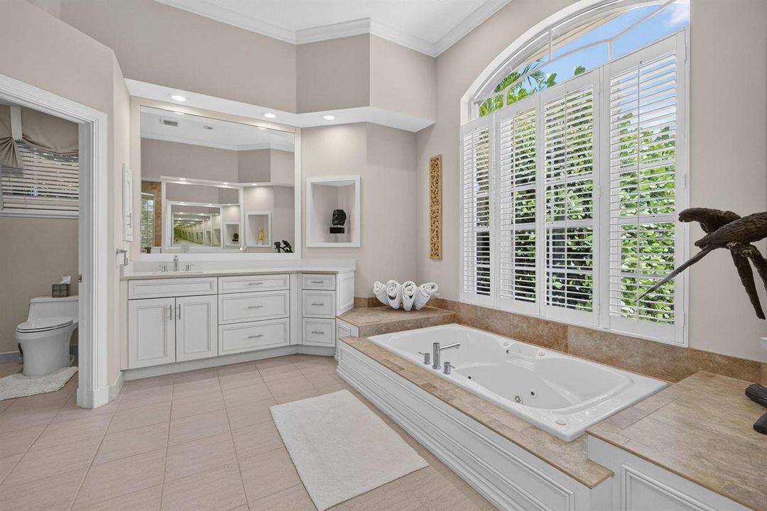 SOAKER TUB