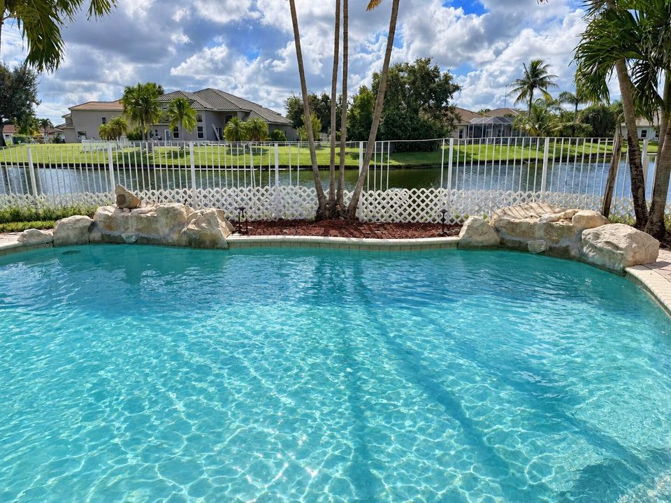 Pool/Lake View