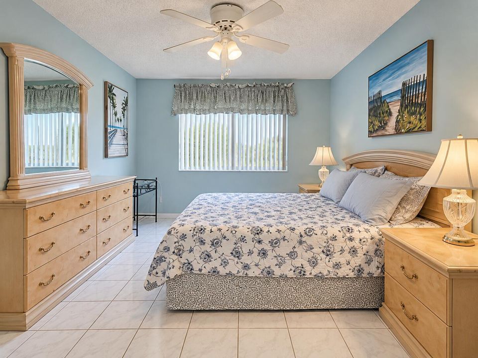 Serene Coastal Bedroom Retreat