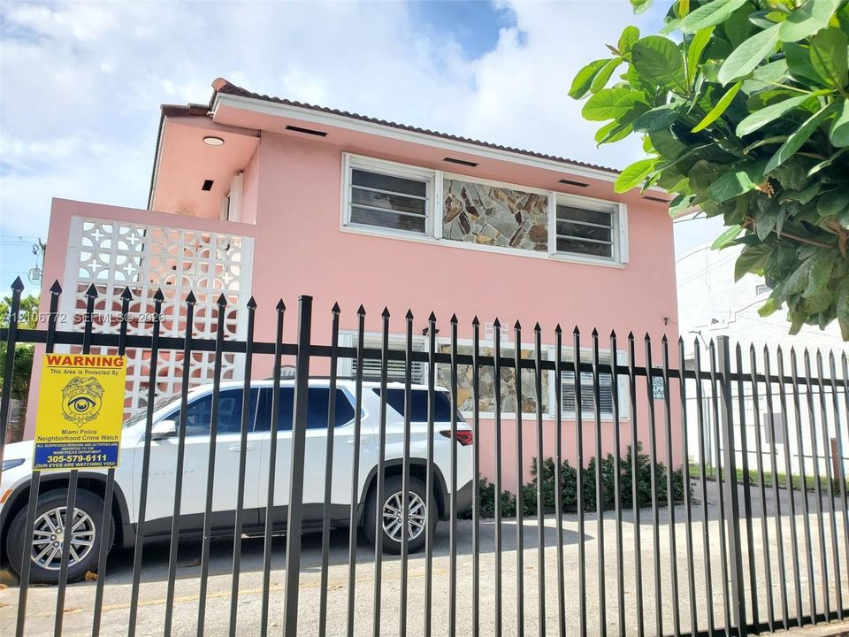For Rent: $2,100 (2 beds, 1 baths, 667 Square Feet)