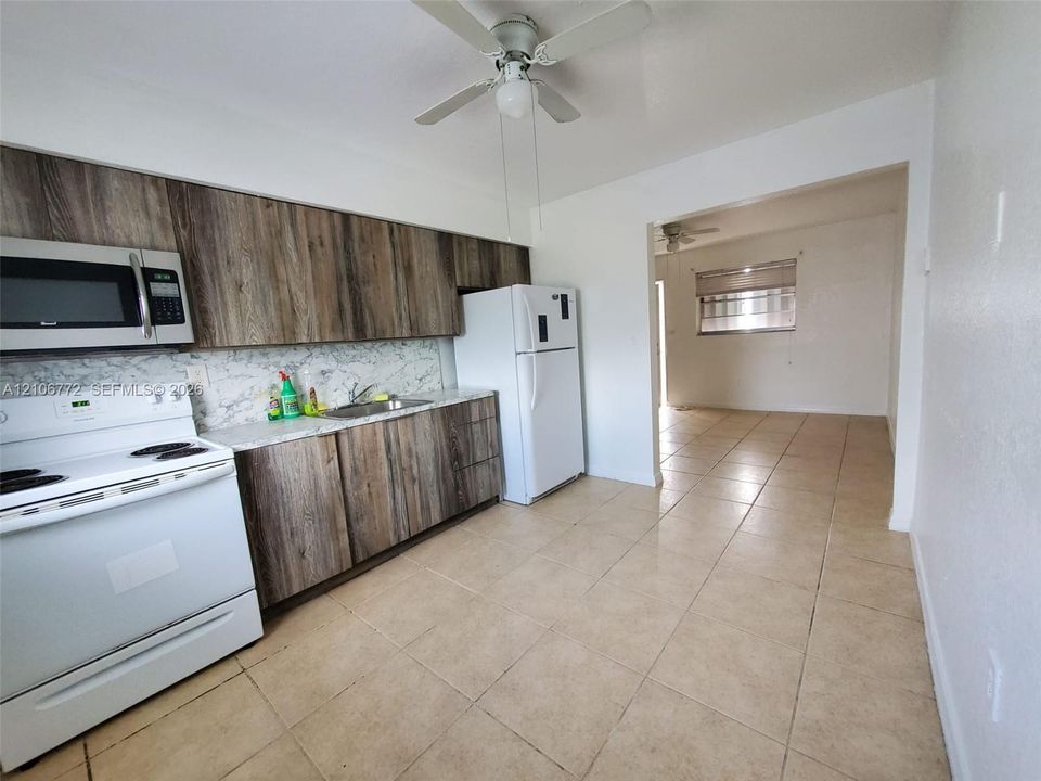 For Rent: $2,100 (2 beds, 1 baths, 667 Square Feet)