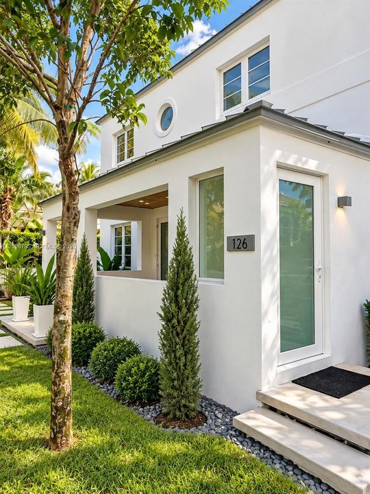 В аренду: $3,800 (2 спален, 2 ванн, 1250 Квадратных фут)