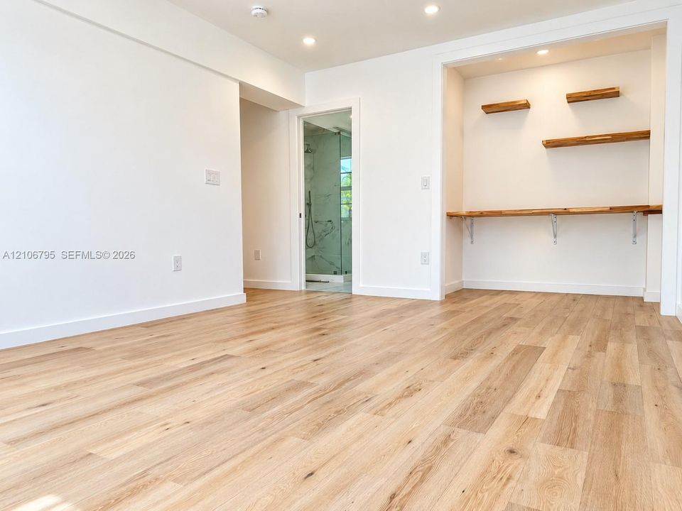 В аренду: $3,800 (2 спален, 2 ванн, 1250 Квадратных фут)