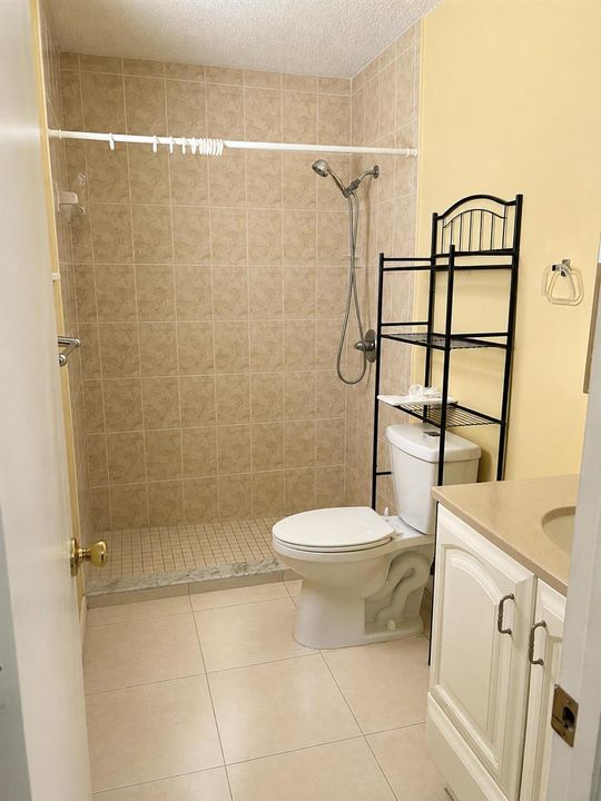 Collings Rental - 012 - Primary Bathroom
