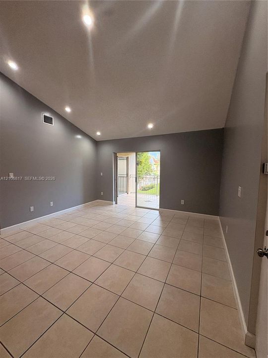 На продажу: $279,999 (2 спален, 2 ванн, 1106 Квадратных фут)