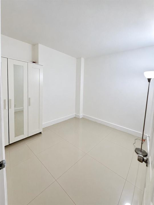 Straightened natural-light property inte