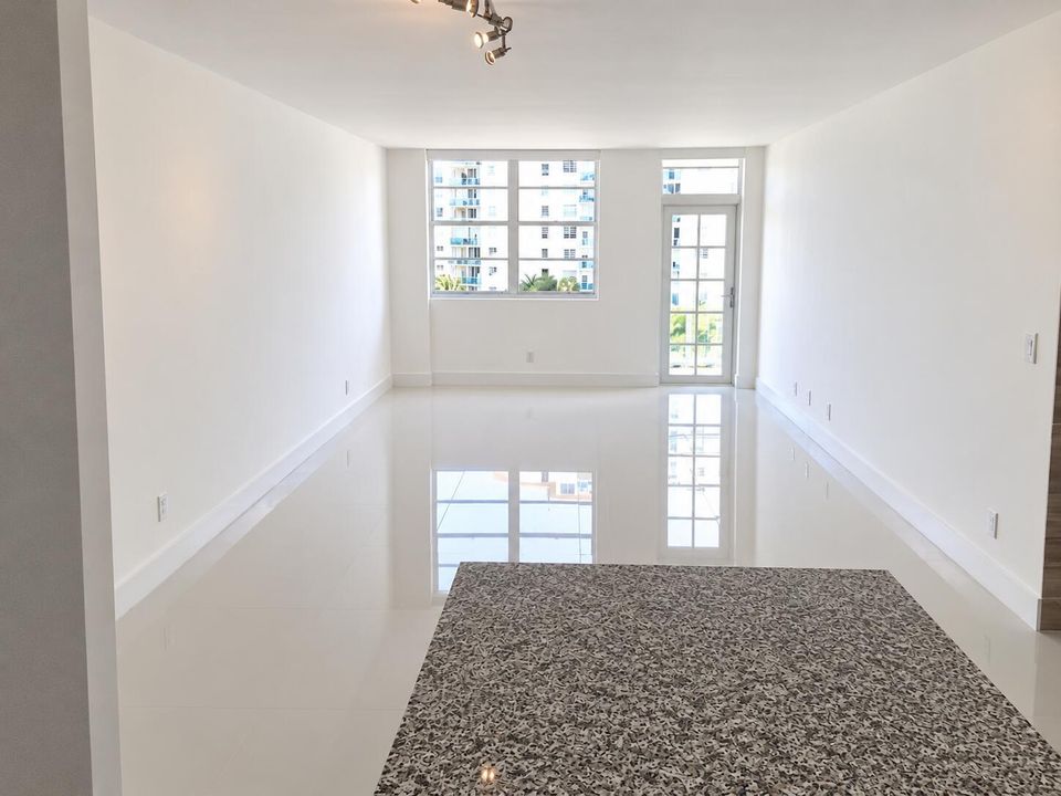 Straightened natural-light property inte