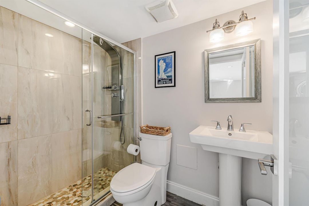 2408 NE 17th Terr-43
