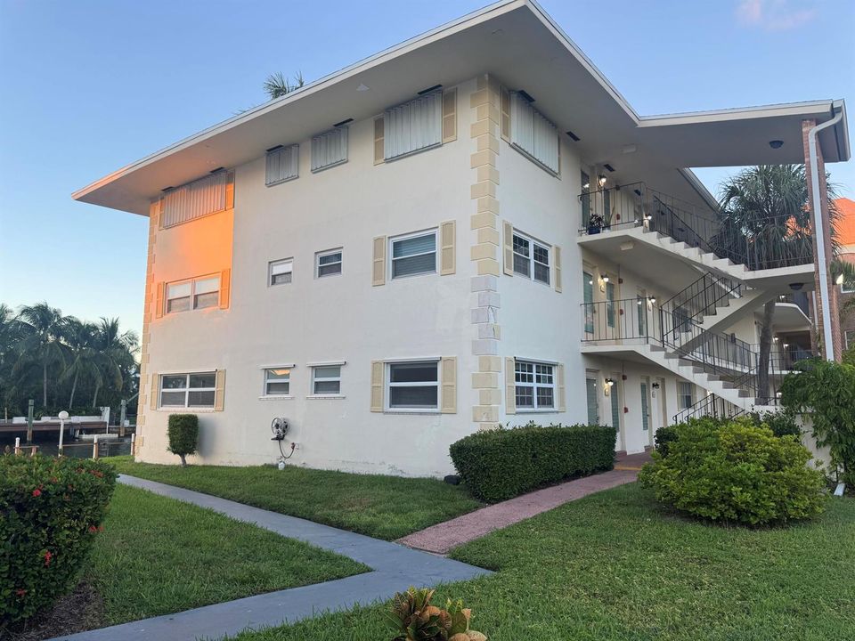 CORNER UNIT