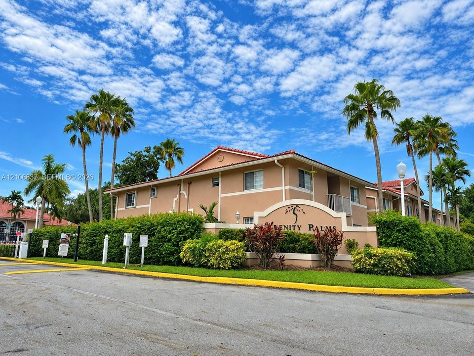 For Rent: $2,050 (2 beds, 2 baths, 942 Square Feet)