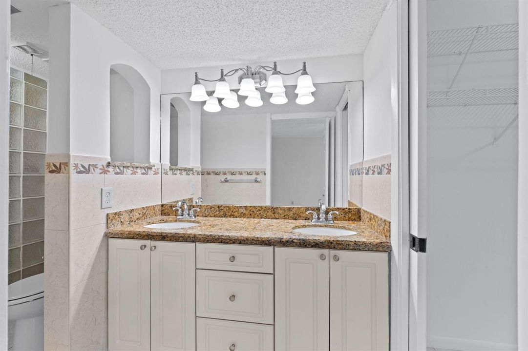 22-web-or-mls-A7408645