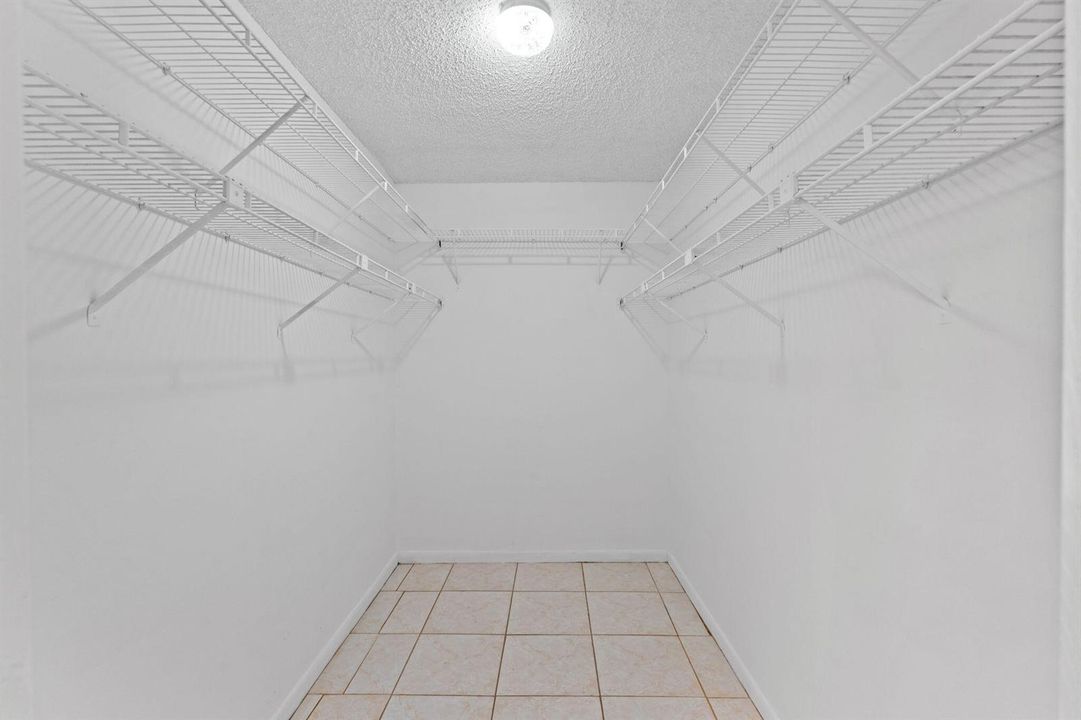 25-web-or-mls-A7408657