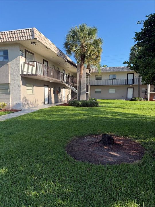 For Rent: $1,850 (2 beds, 2 baths, 808 Square Feet)