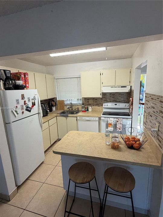 For Rent: $1,850 (2 beds, 2 baths, 808 Square Feet)