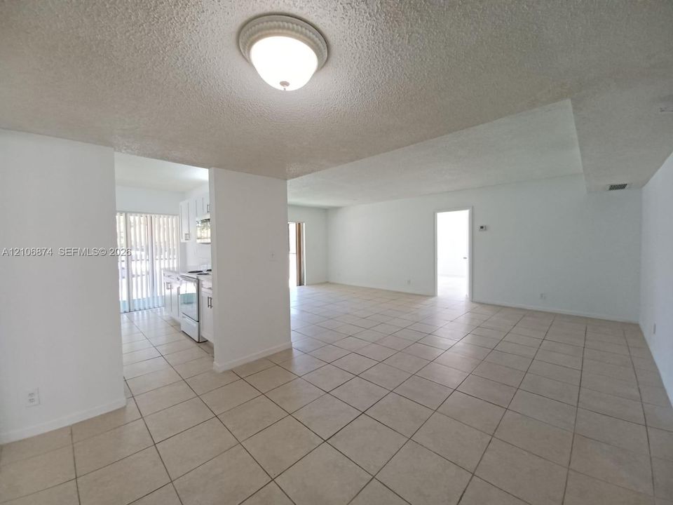 For Rent: $1,975 (2 beds, 2 baths, 1150 Square Feet)