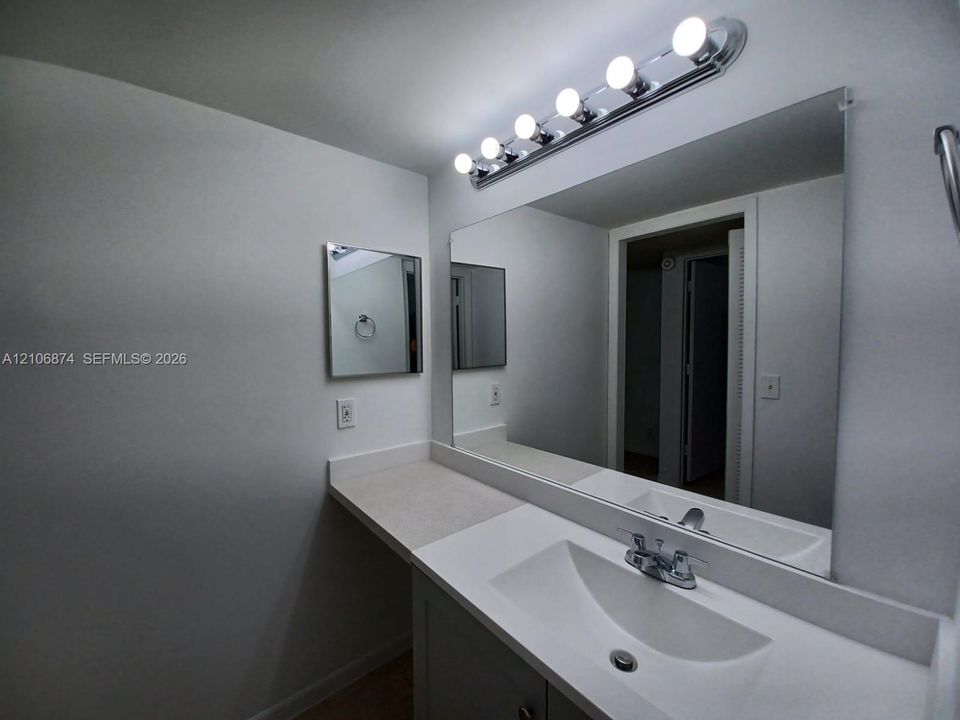 For Rent: $1,975 (2 beds, 2 baths, 1150 Square Feet)
