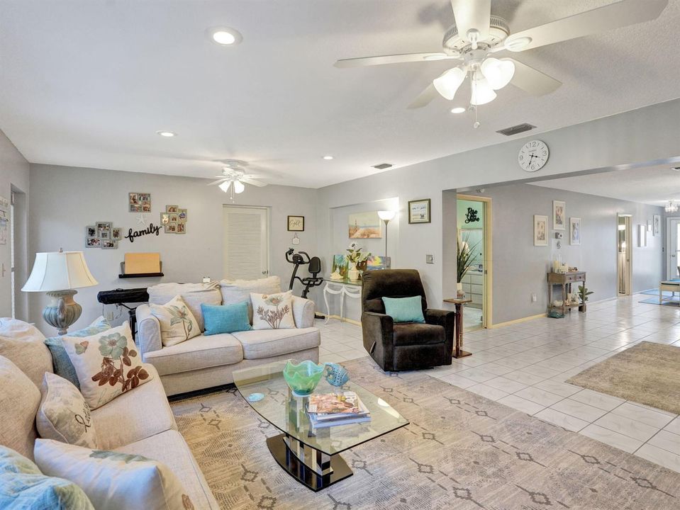 28-web-or-mls-DSC07958 2886 Fernley Dr E