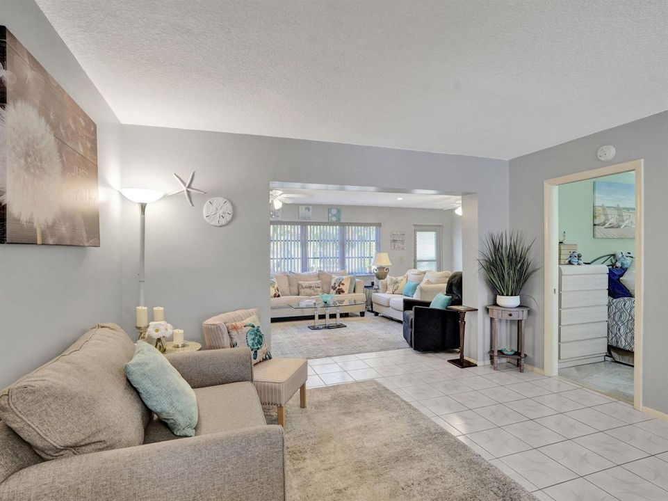 20-web-or-mls-DSC07934 2886 Fernley Dr E