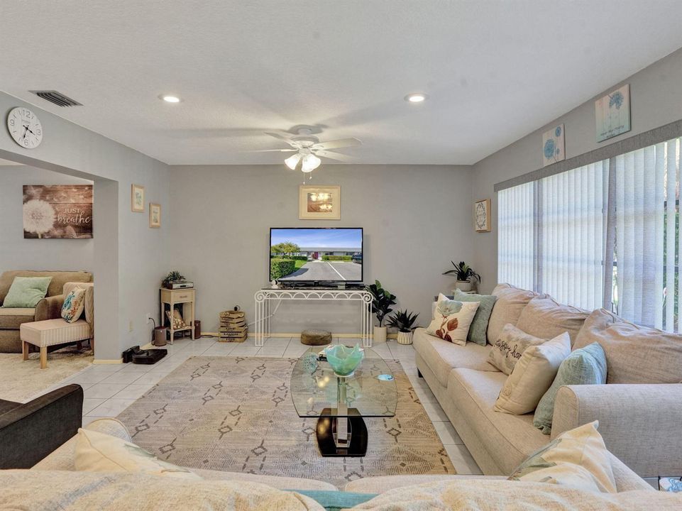 30-web-or-mls-DSC07964 2886 Fernley Dr E