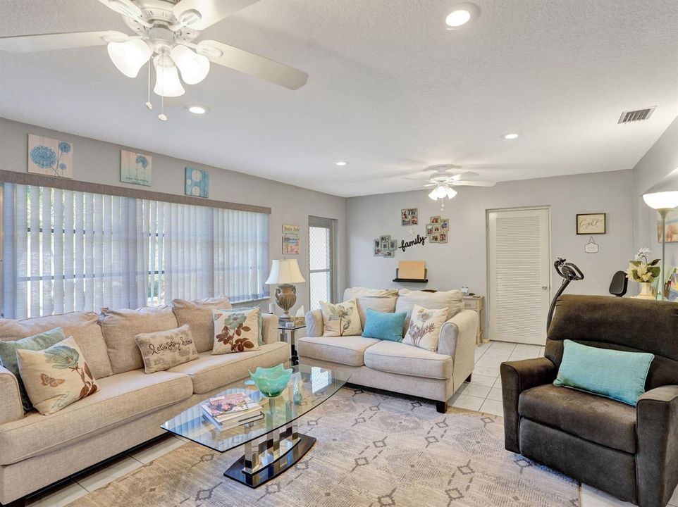 27-web-or-mls-DSC07955 2886 Fernley Dr E