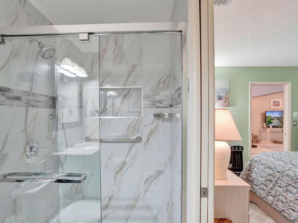 25-web-or-mls-DSC07949 2886 Fernley Dr E
