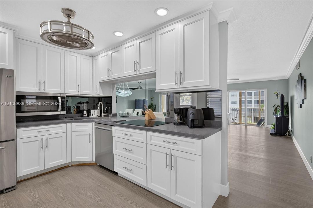 For Sale: $219,000 (2 beds, 2 baths, 1150 Square Feet)