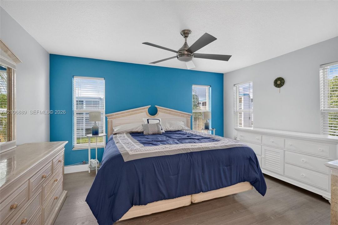 For Sale: $219,000 (2 beds, 2 baths, 1150 Square Feet)