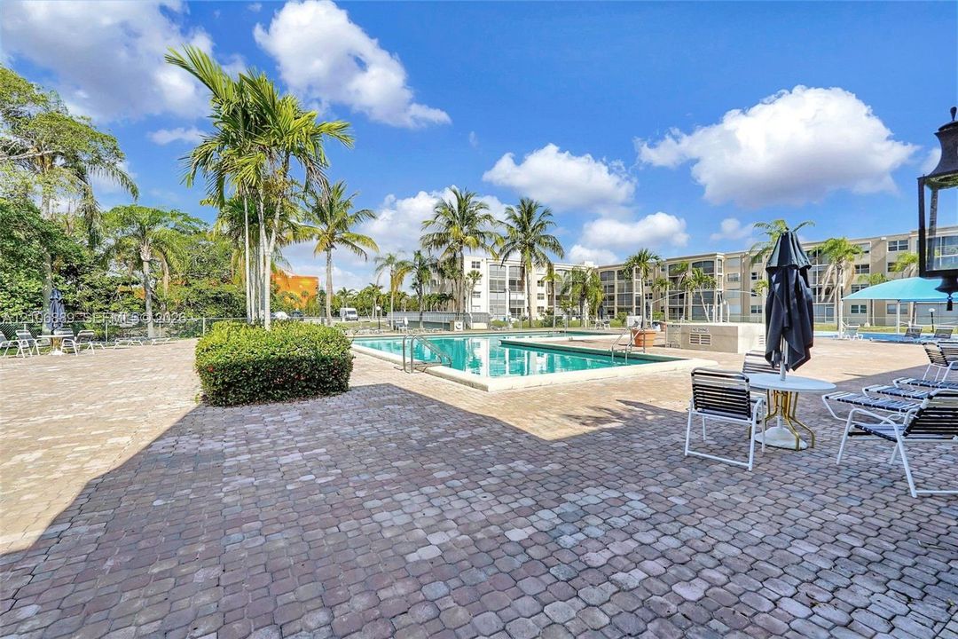 For Sale: $219,000 (2 beds, 2 baths, 1150 Square Feet)