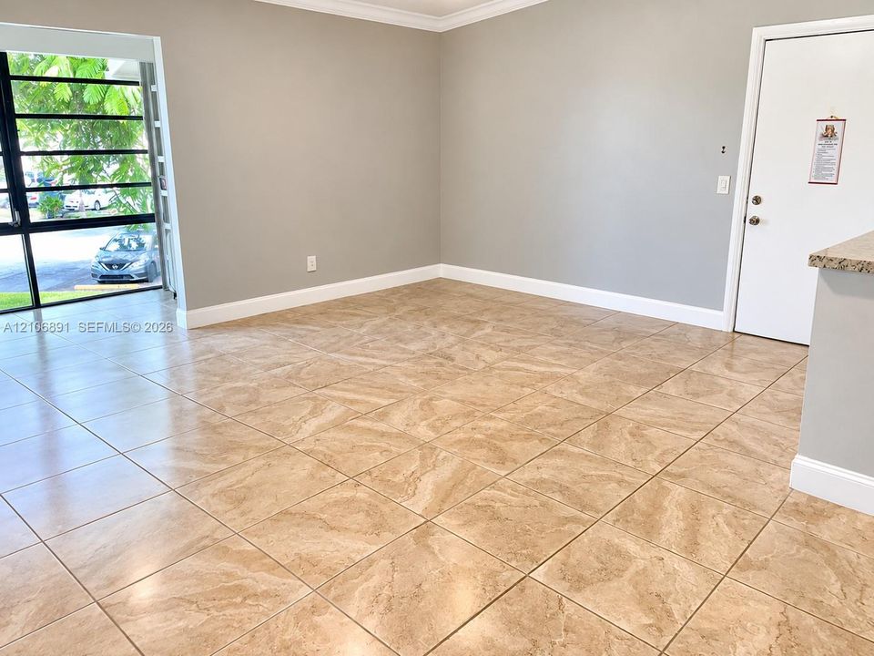 For Rent: $2,250 (2 beds, 2 baths, 870 Square Feet)